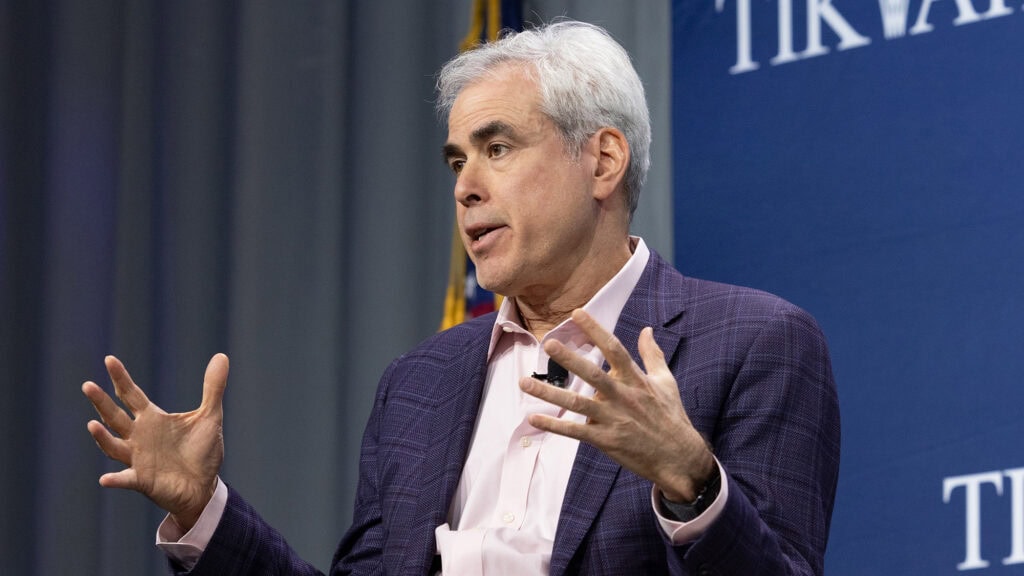 How Jonathan Haidt Won The Fight Against Smartphones in Schools