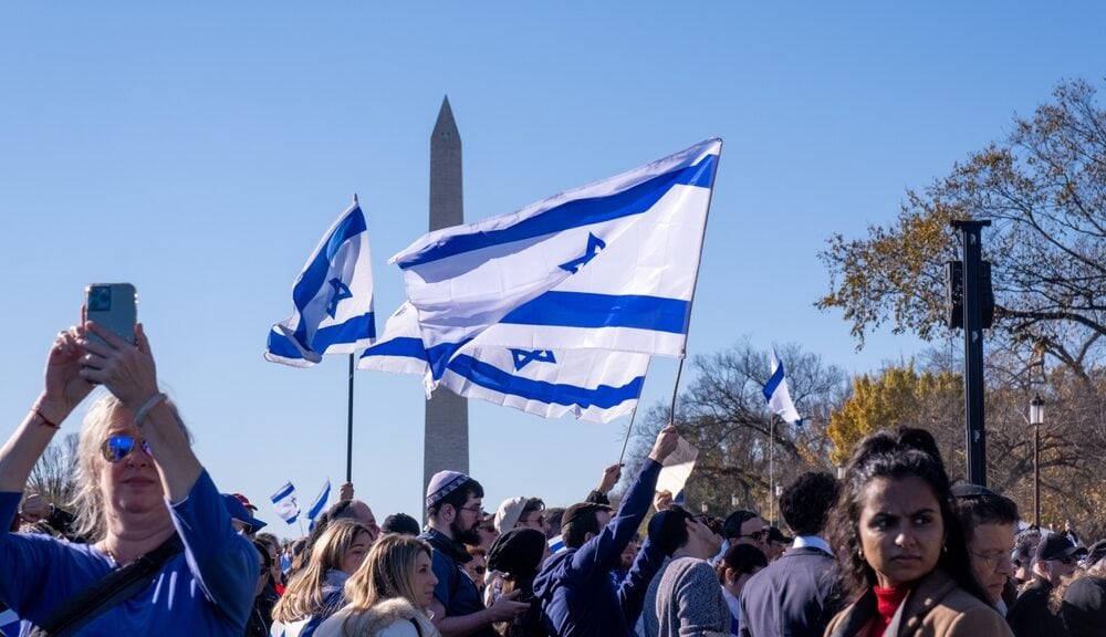 'The Future of American Jewry After October 7' by Dan Senor in <em>Commentary</em> 